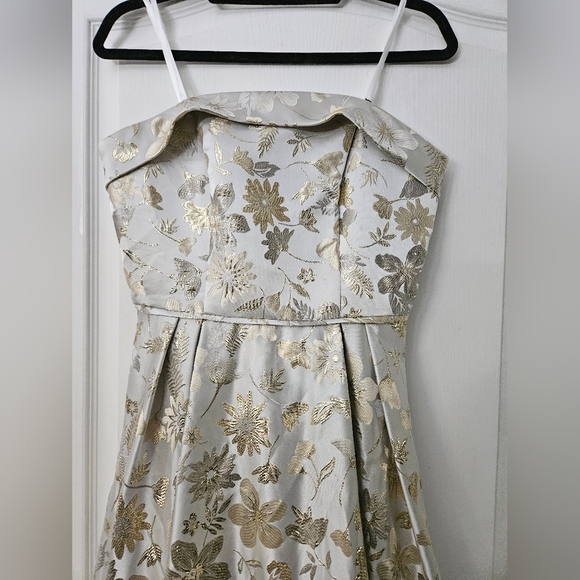 Mac Duggal Brocade Strapless White Golden Floral High Low Gown 49619 SZ 6 NWT - Picture 4 of 13